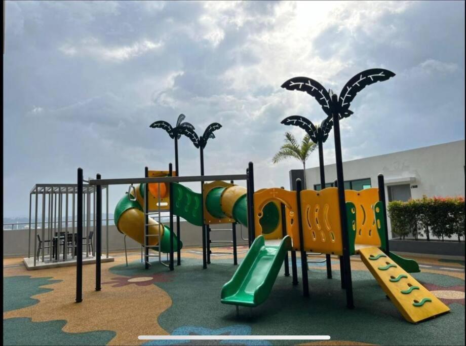 Attractive 3 Bedroom Condo With Pool-D Raudhah Homestay Kajang Exterior foto